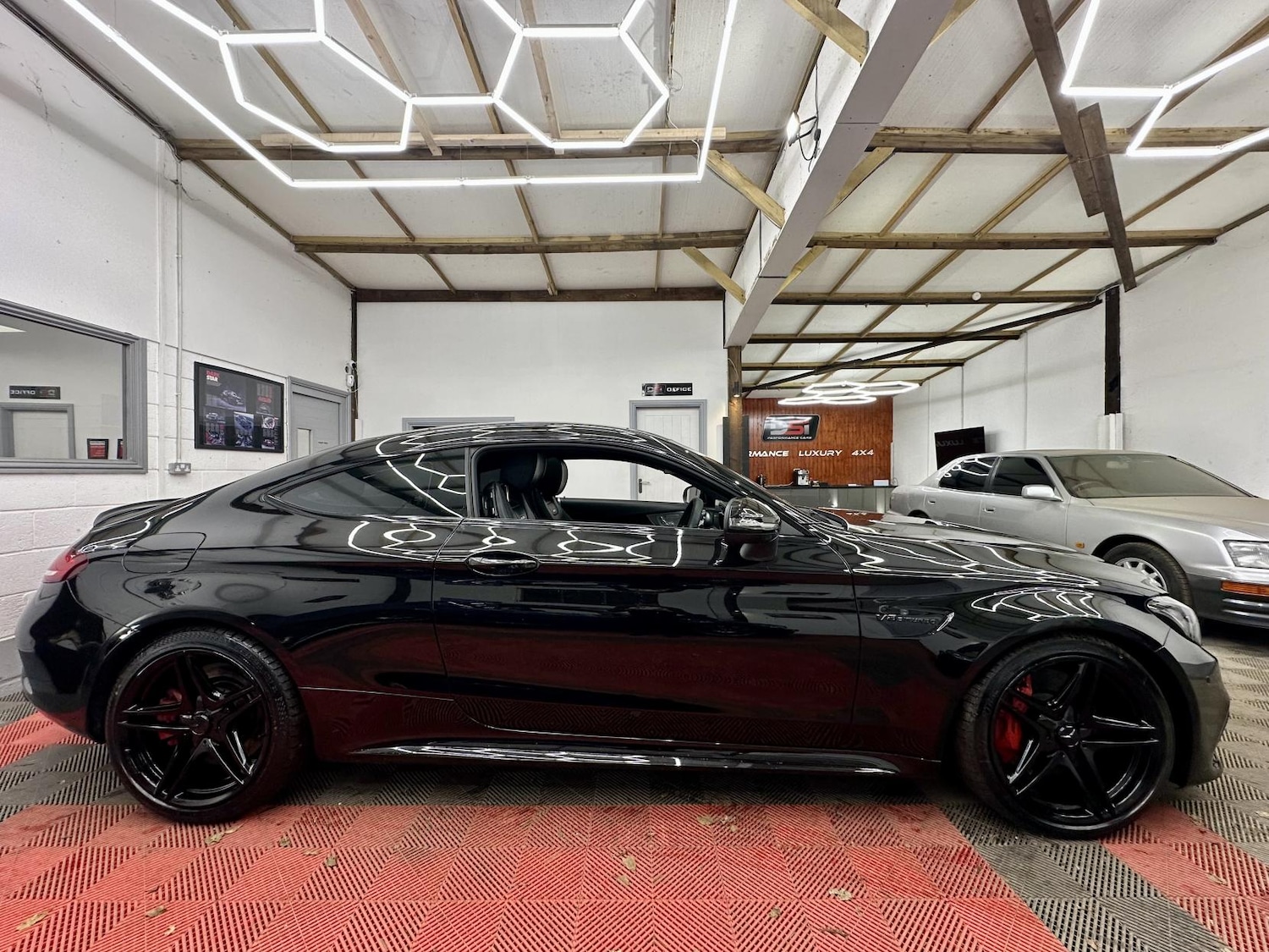 Used Mercedes-Benz C Class 2016 for sale - 76975389: Photo 4