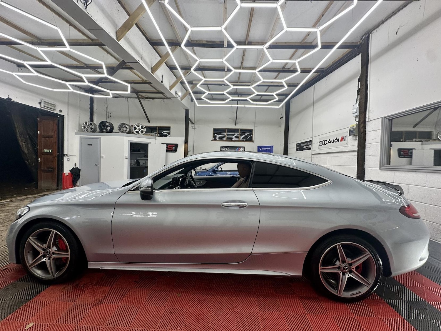 Used Mercedes-Benz C Class 2017 for sale - 76885275: Photo 3