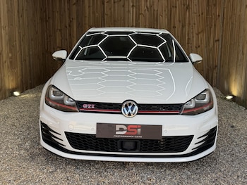 Used Volkswagen Golf 2017 for sale - 78821182: Photo
