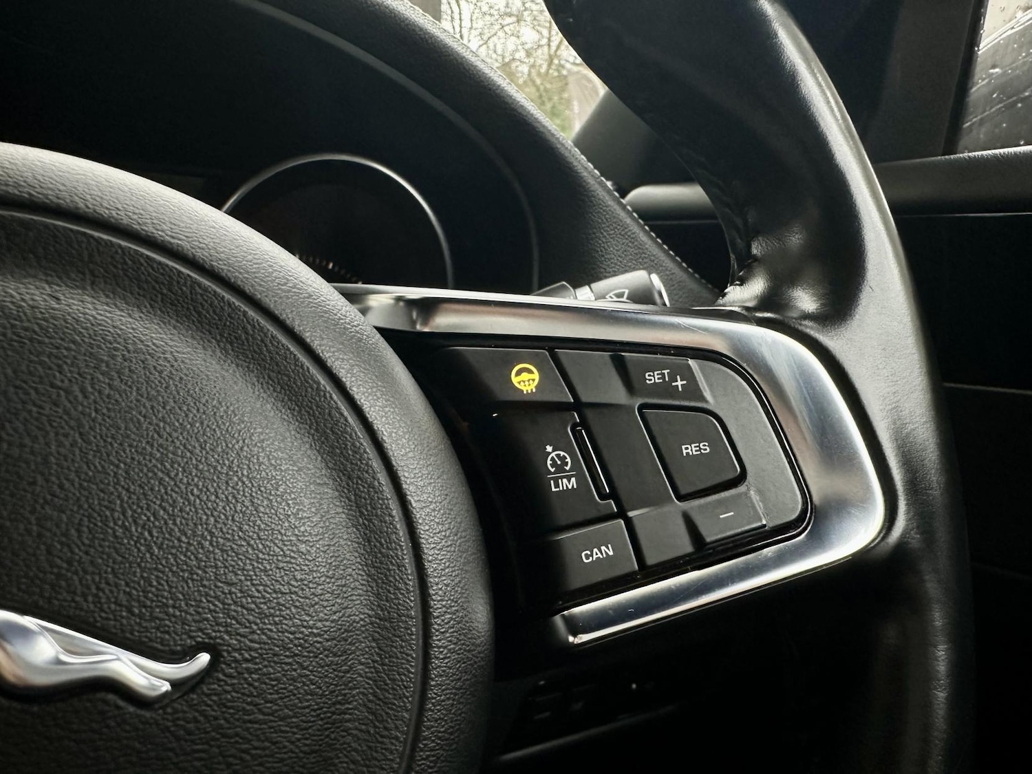 Used Jaguar XF 2016 for sale - 77339622: Photo 43