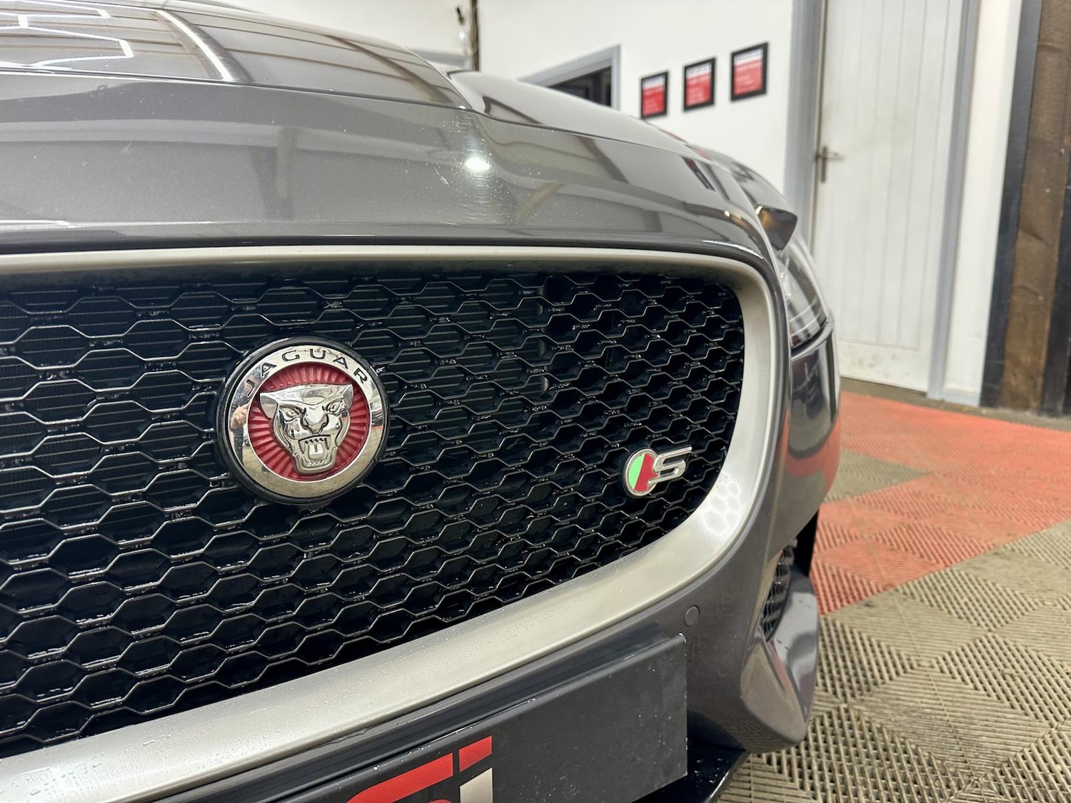 Used Jaguar XF 2016 for sale - 77339622: Photo 5