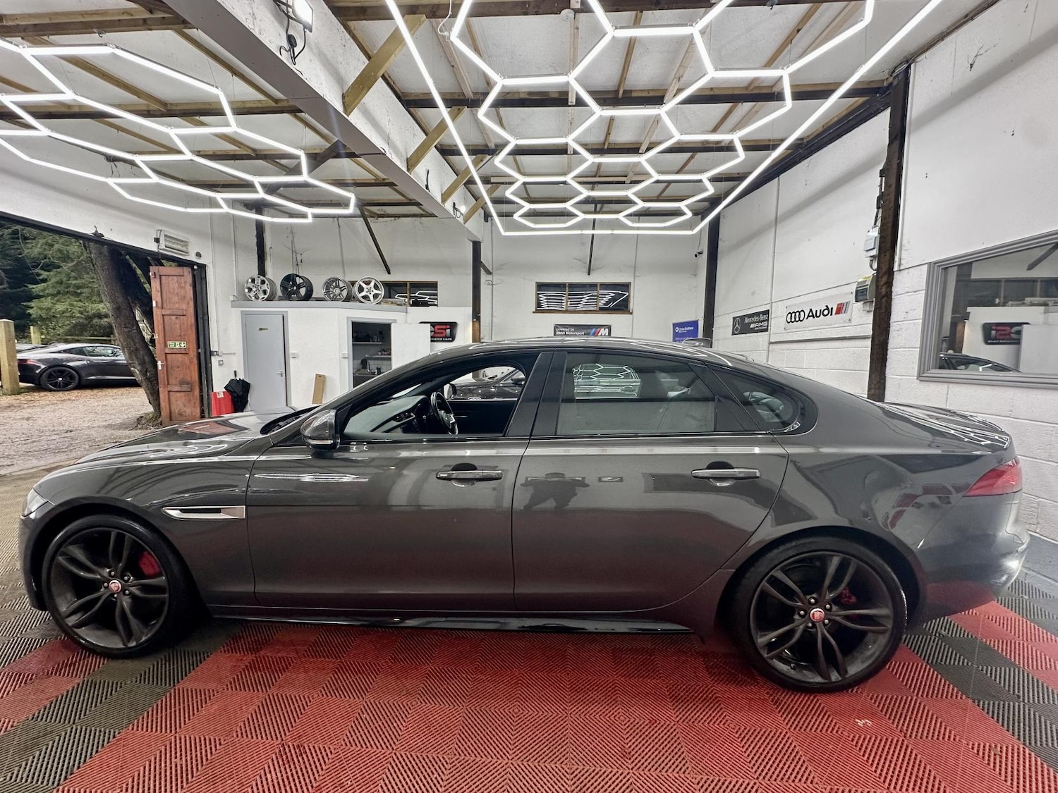 Used Jaguar XF 2016 for sale - 77339622: Photo 8