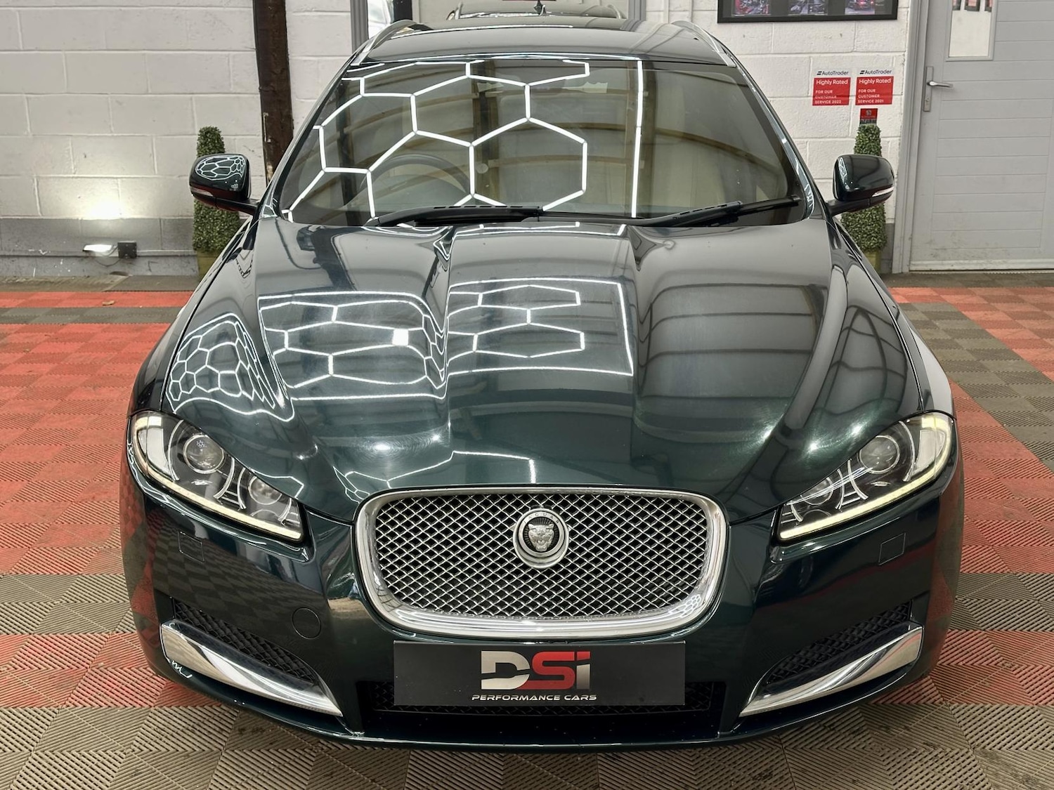 Used Jaguar XF 2013 for sale - 77822681: Photo 2