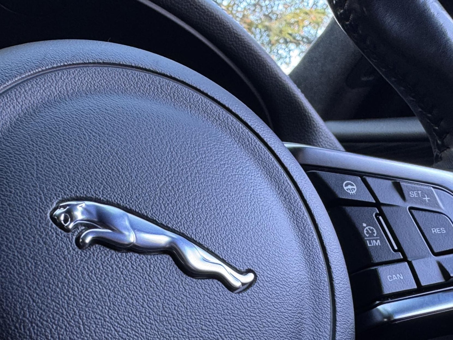 Used Jaguar XF 2018 for sale - 76568424: Photo 35