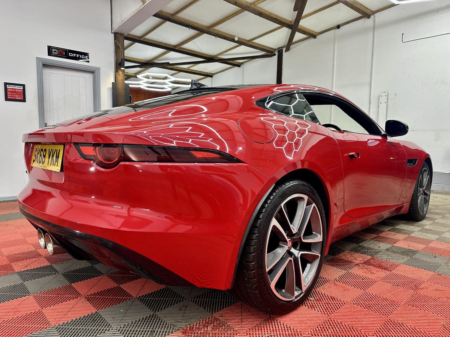 Used Jaguar F-Type 2018 for sale - 76837590: Photo 10