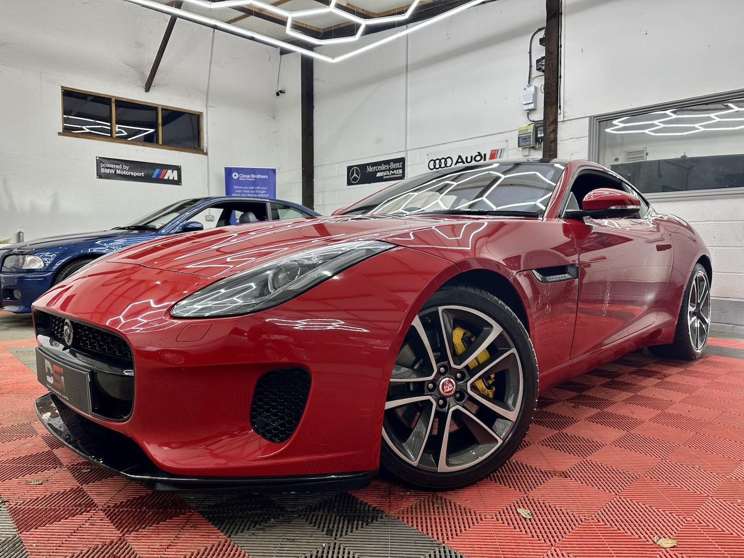 Used Jaguar F-Type 2018 for sale - 76837590: Photo 11