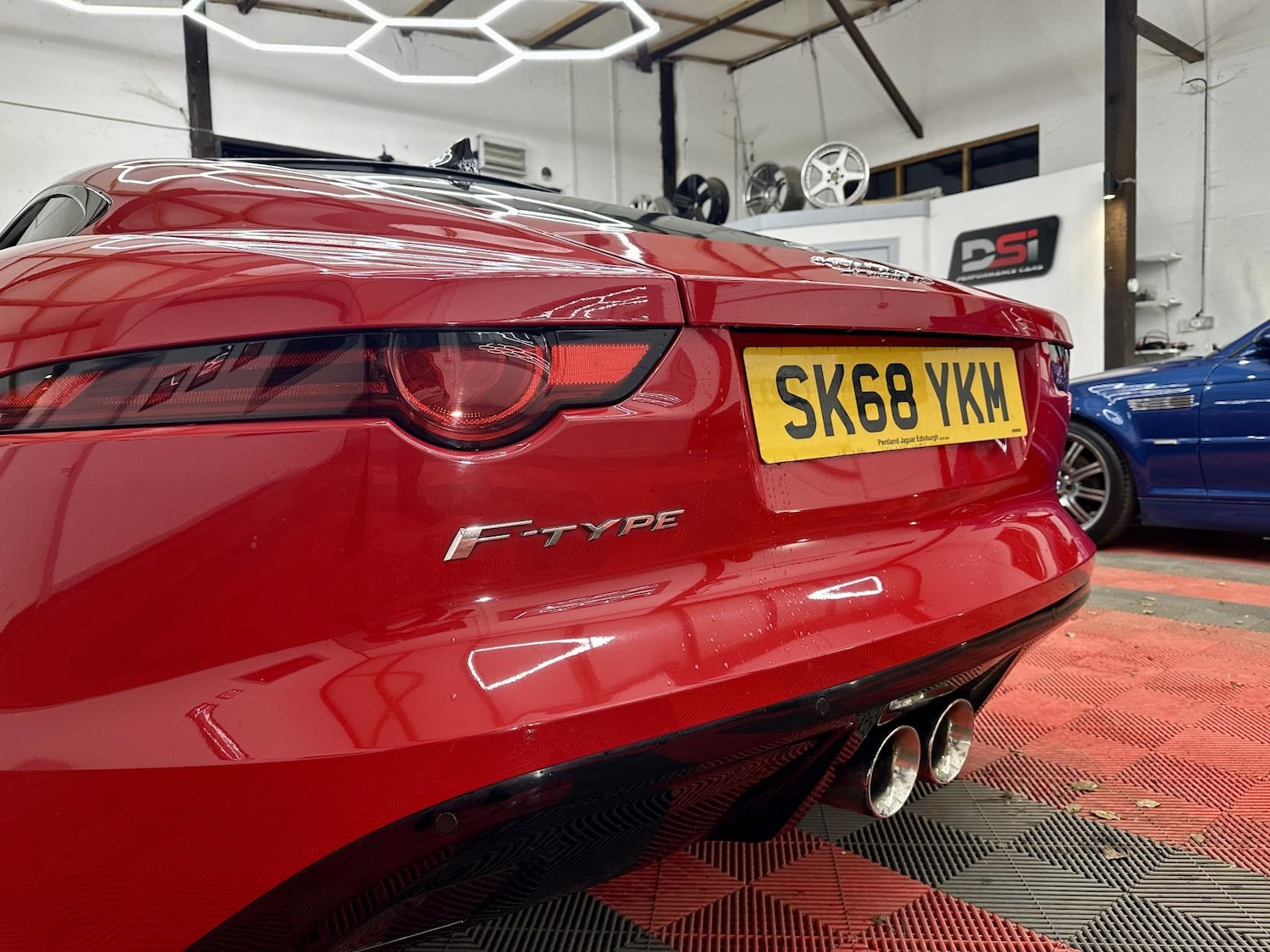 Used Jaguar F-Type 2018 for sale - 76837590: Photo 15