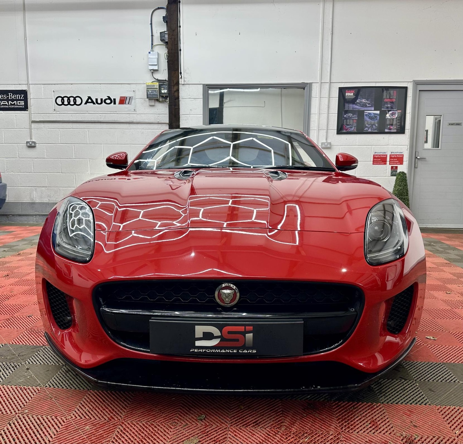 Used Jaguar F-Type 2018 for sale - 76837590: Photo 2