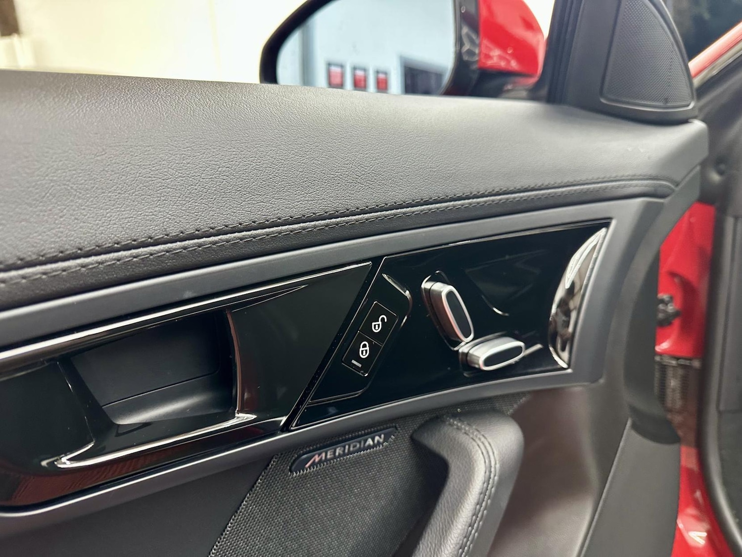 Used Jaguar F-Type 2018 for sale - 76837590: Photo 23