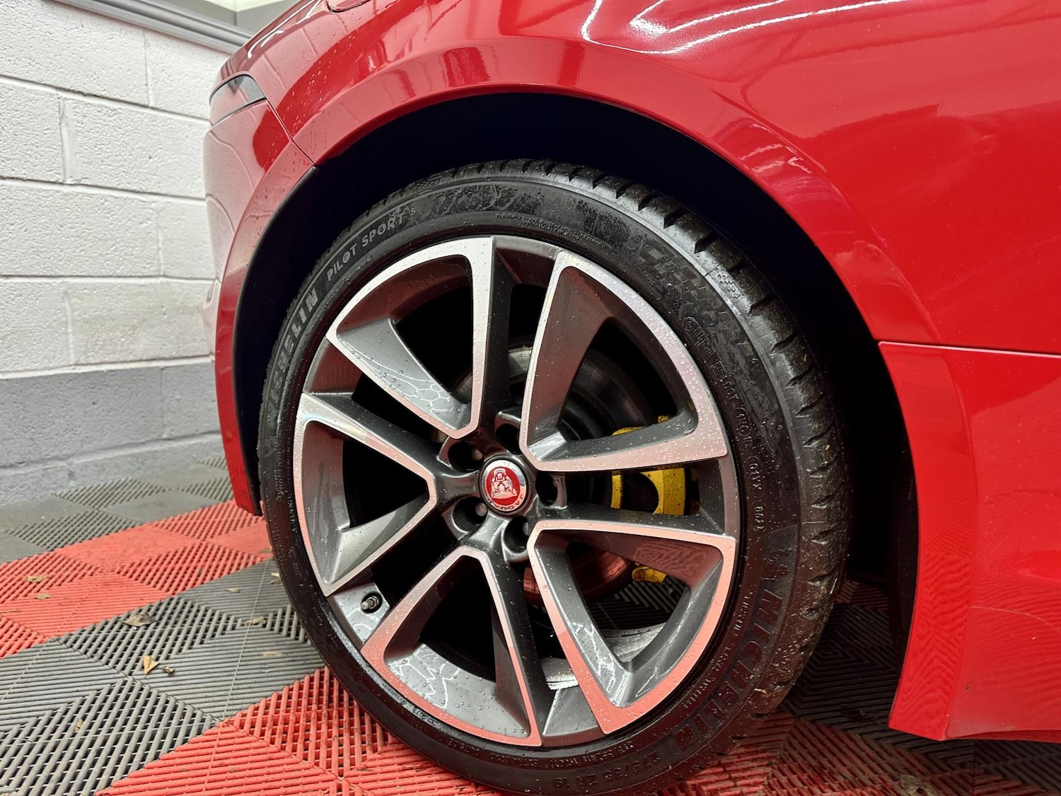 Used Jaguar F-Type 2018 for sale - 76837590: Photo 8