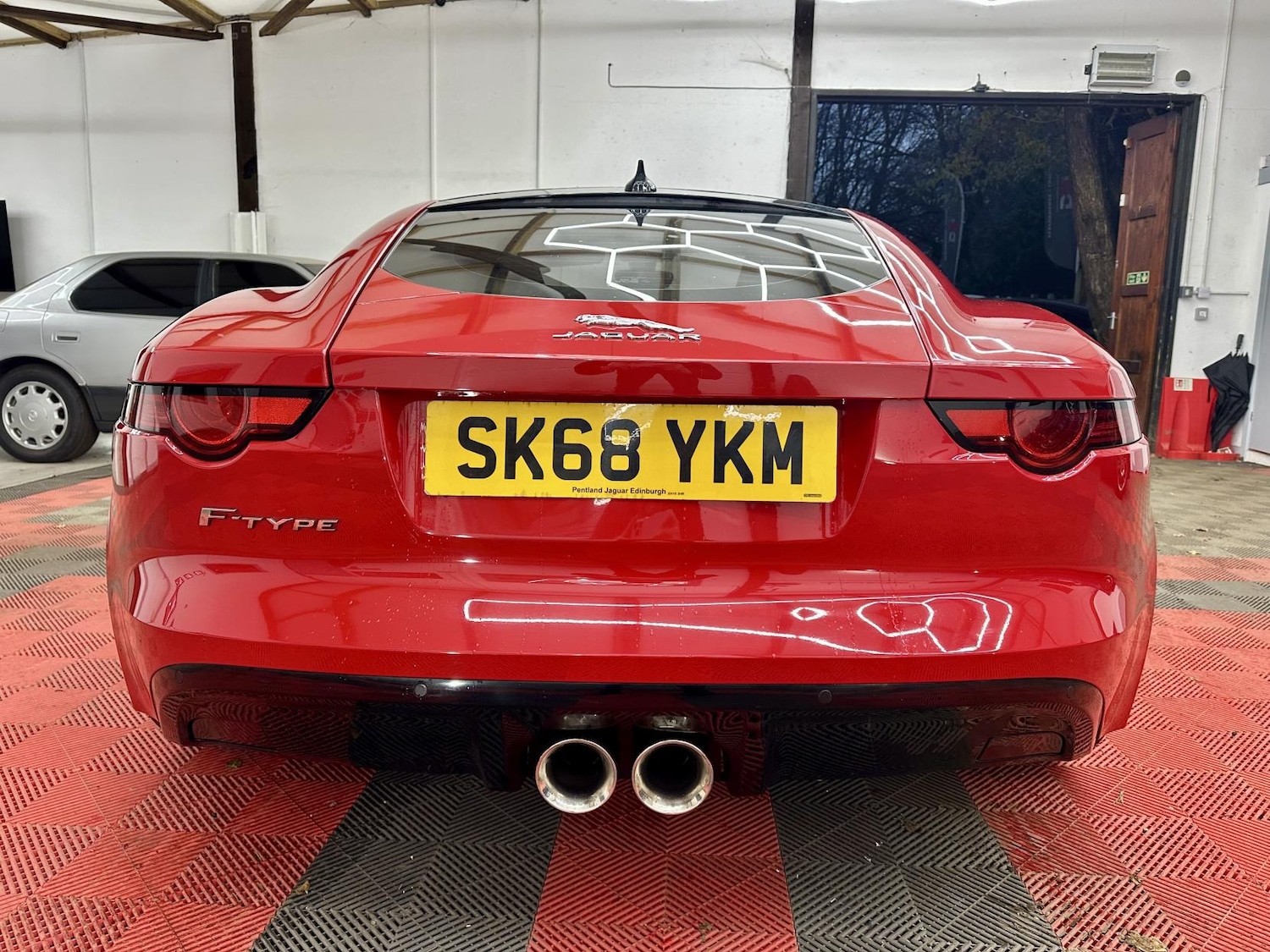 Used Jaguar F-Type 2018 for sale - 76837590: Photo 9