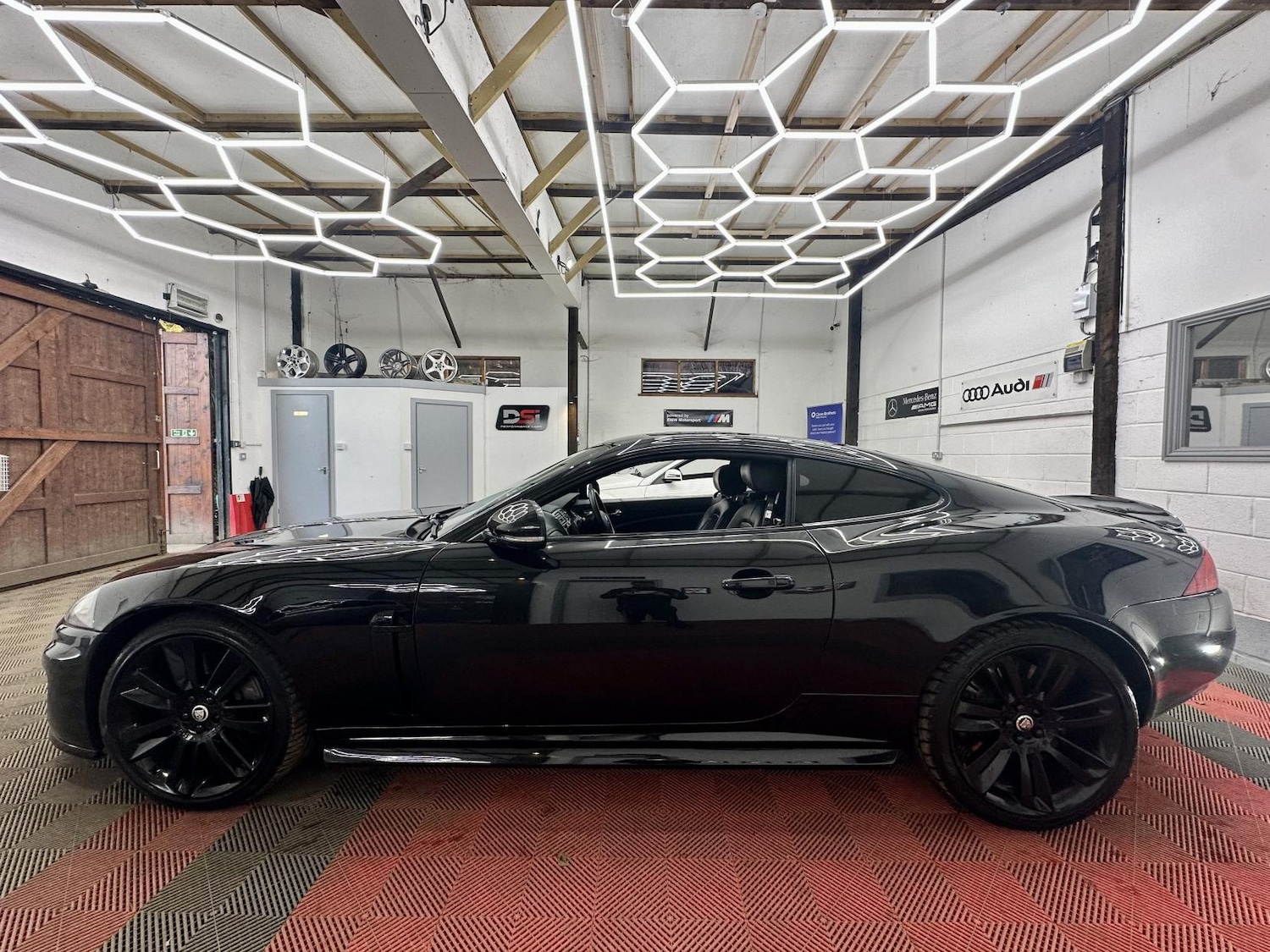 Used Jaguar XK 2010 for sale - 77669450: Photo 4