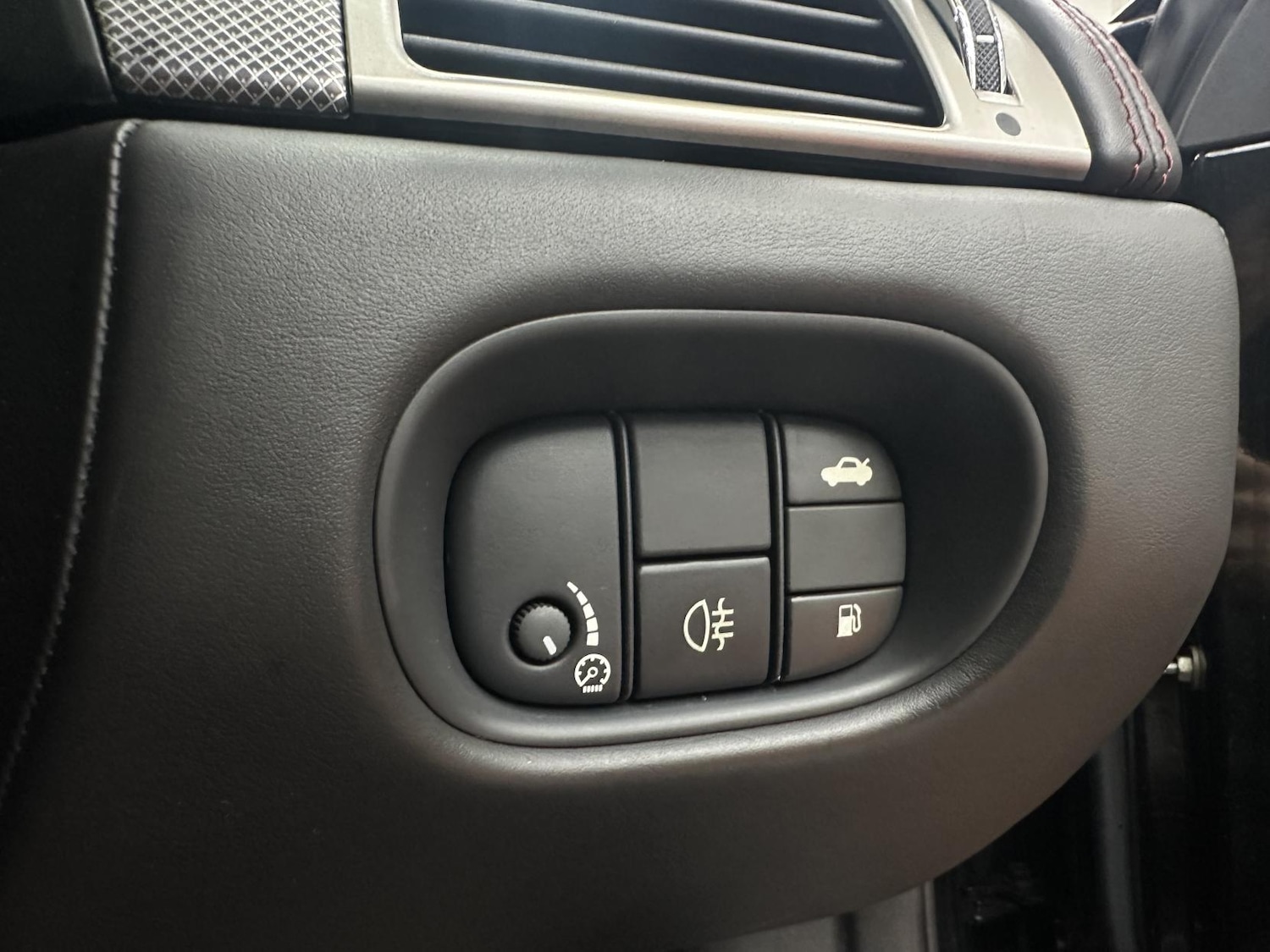 Used Jaguar XK 2010 for sale - 77669450: Photo 40