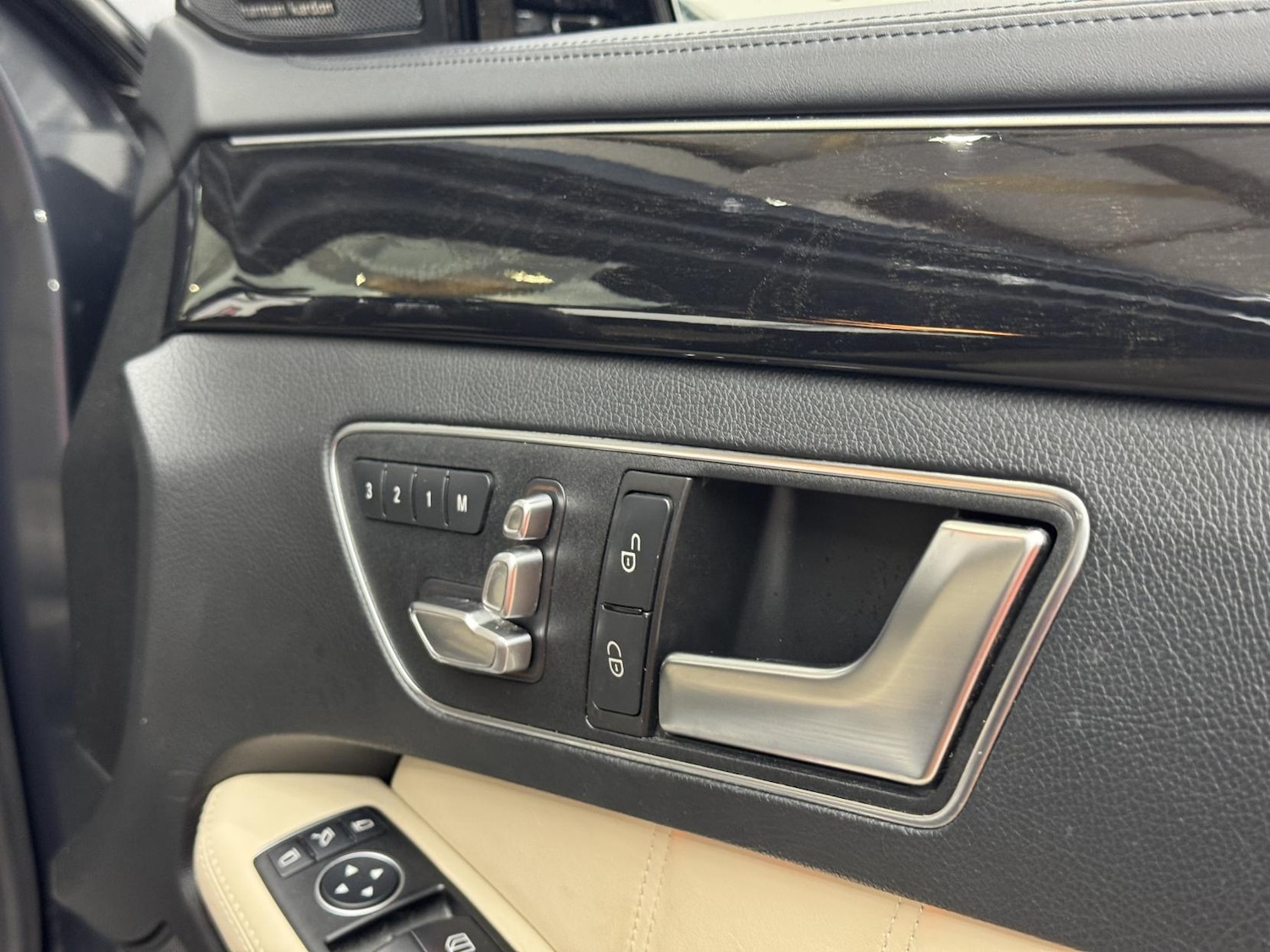 Used Mercedes-Benz E Class 2014 for sale - 77453779: Photo 23