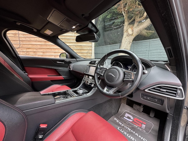 Used Jaguar XE 2015 for sale - 76273138: Photo 16