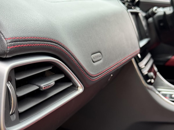 Used Jaguar XE 2015 for sale - 76273138: Photo 25