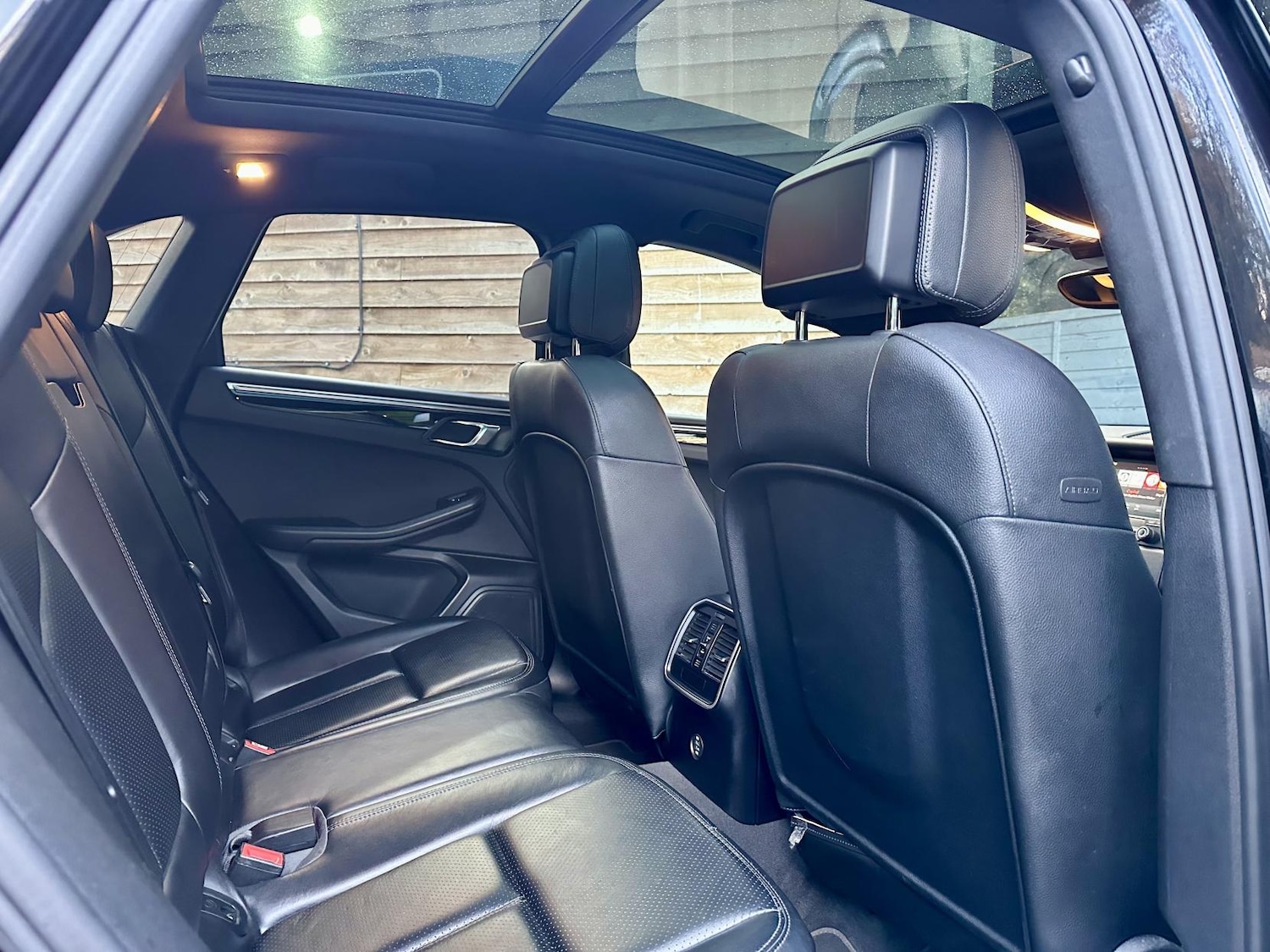 Used Porsche Macan 2017 for sale - 76782140: Photo 22