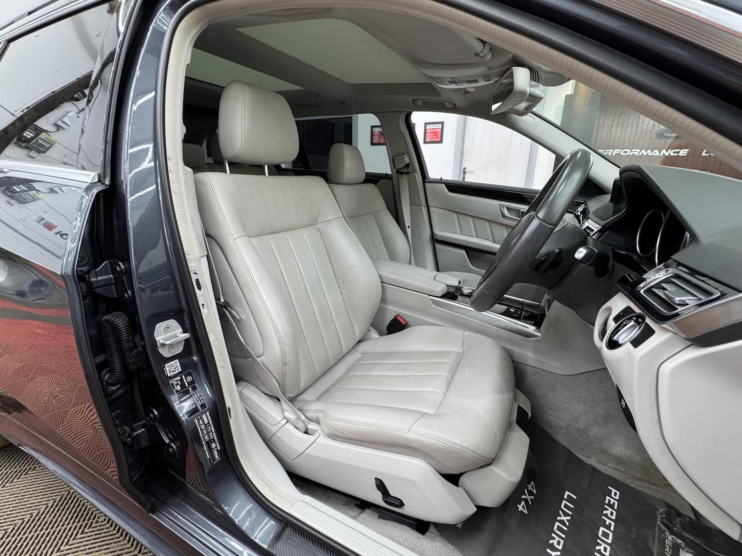 Used Mercedes-Benz E Class 2014 for sale - 77938612: Photo 15