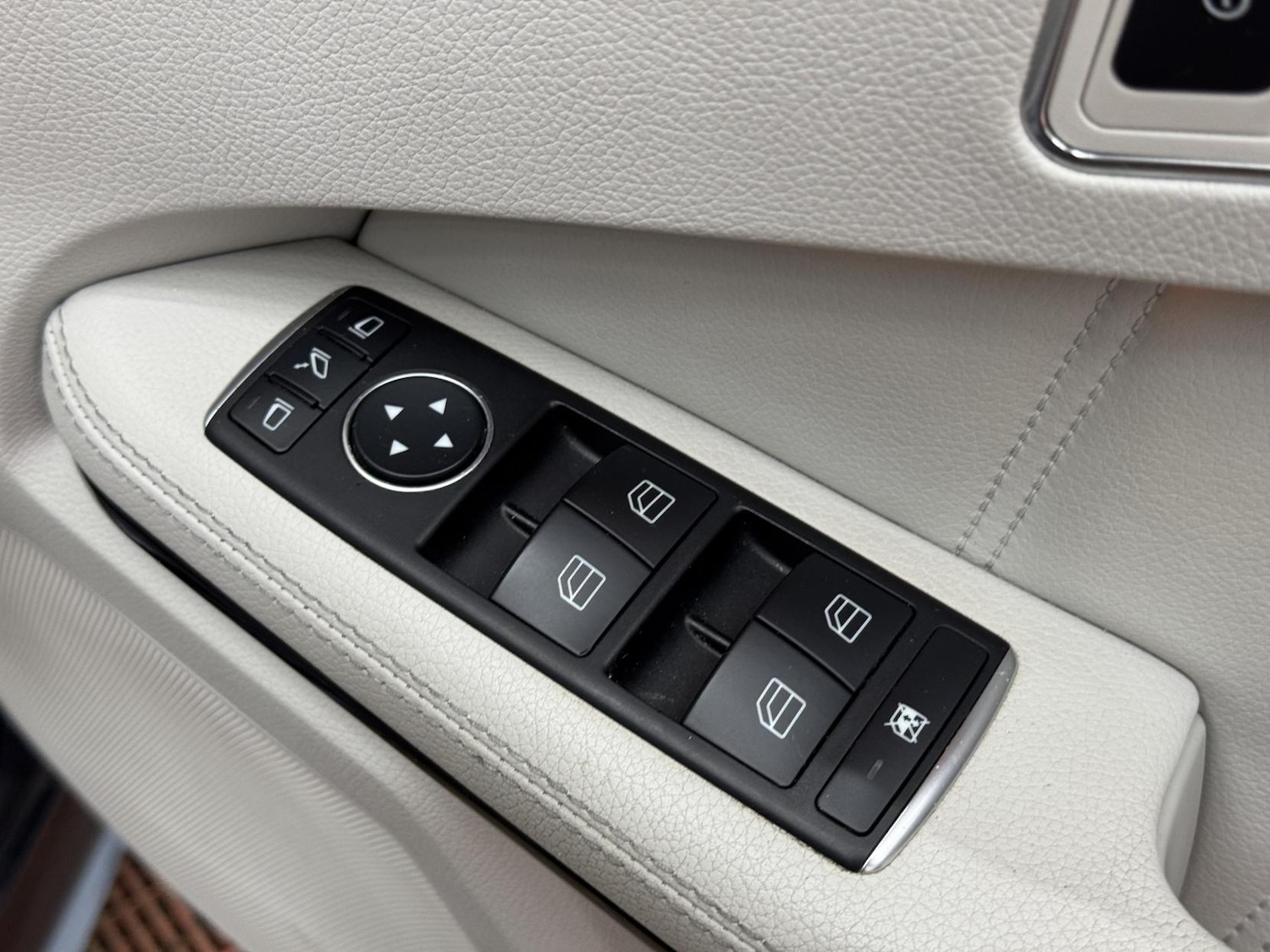 Used Mercedes-Benz E Class 2014 for sale - 77938612: Photo 19