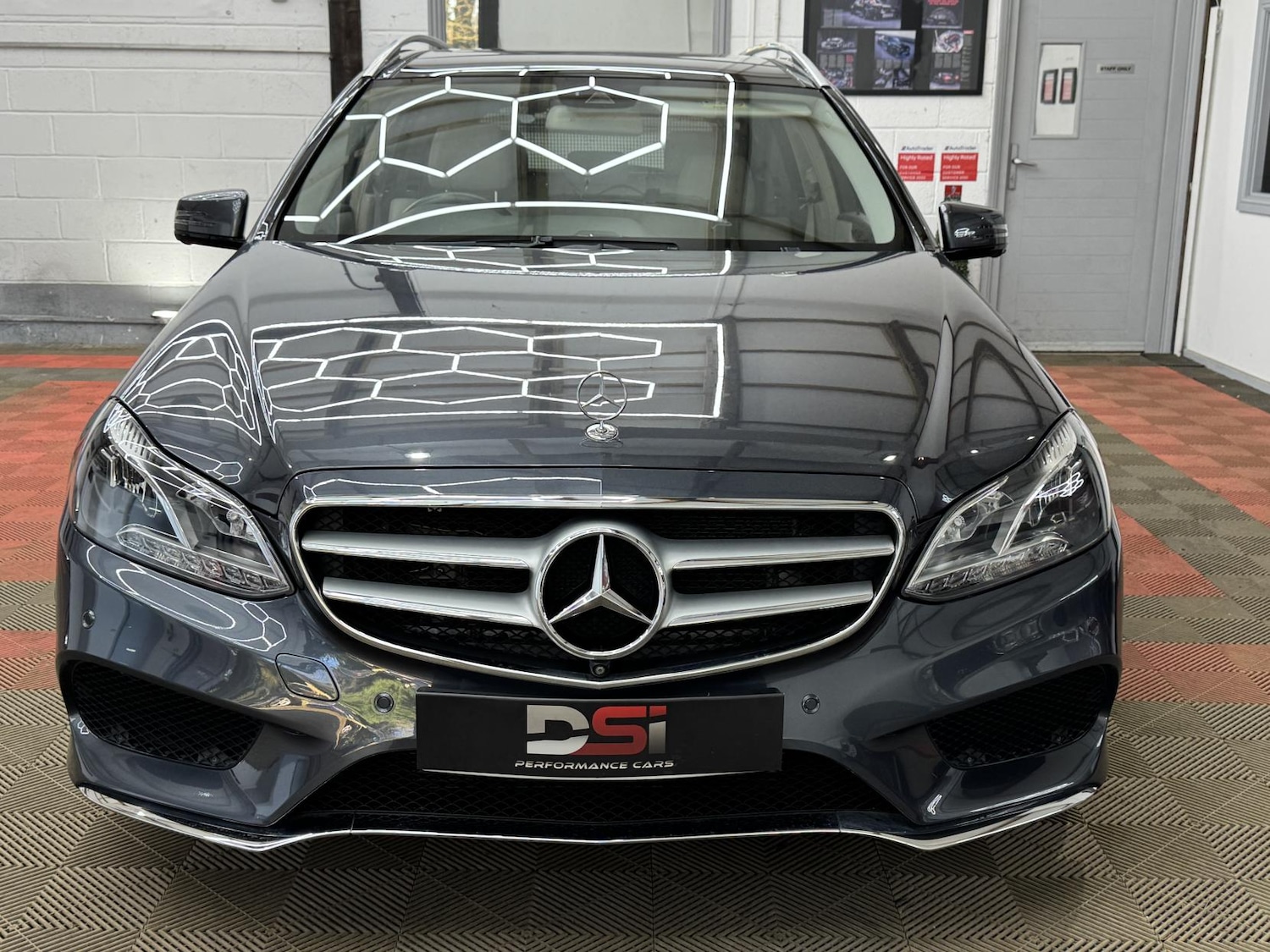 Used Mercedes-Benz E Class 2014 for sale - 77938612: Photo 2