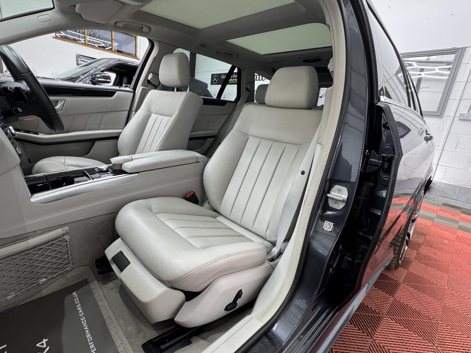 Used Mercedes-Benz E Class 2014 for sale - 77938612: Photo 24