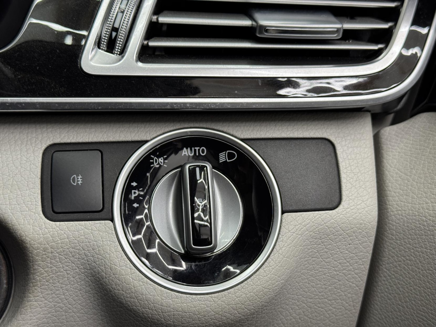 Used Mercedes-Benz E Class 2014 for sale - 77938612: Photo 38