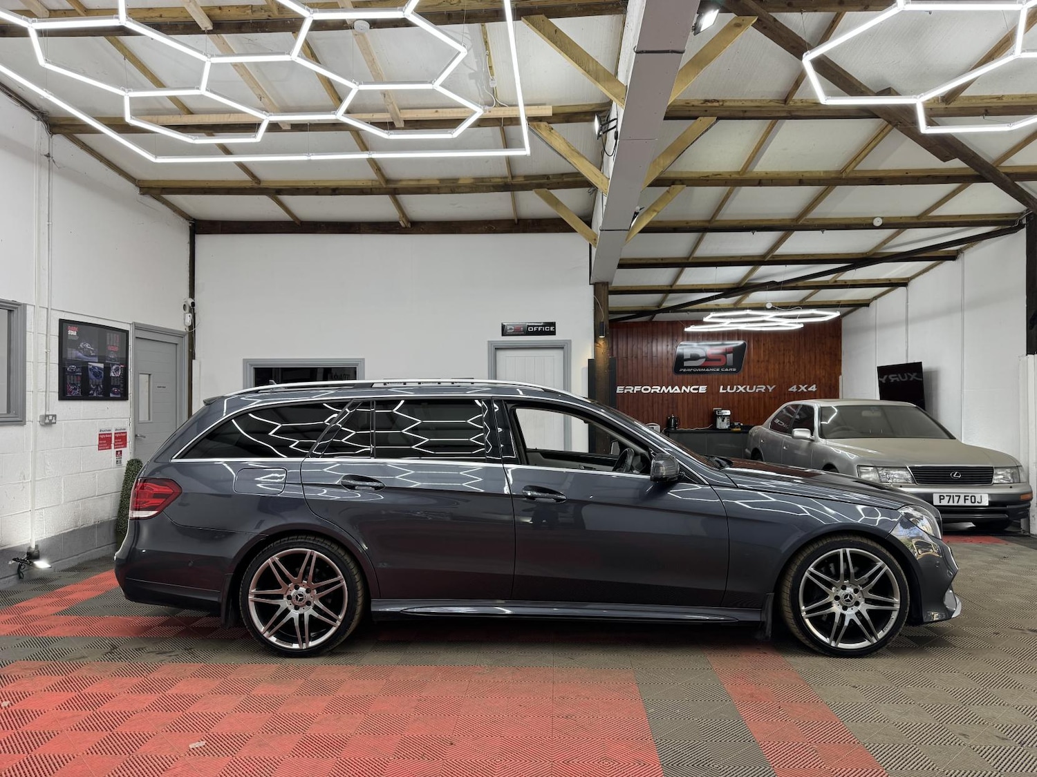 Used Mercedes-Benz E Class 2014 for sale - 77938612: Photo 4