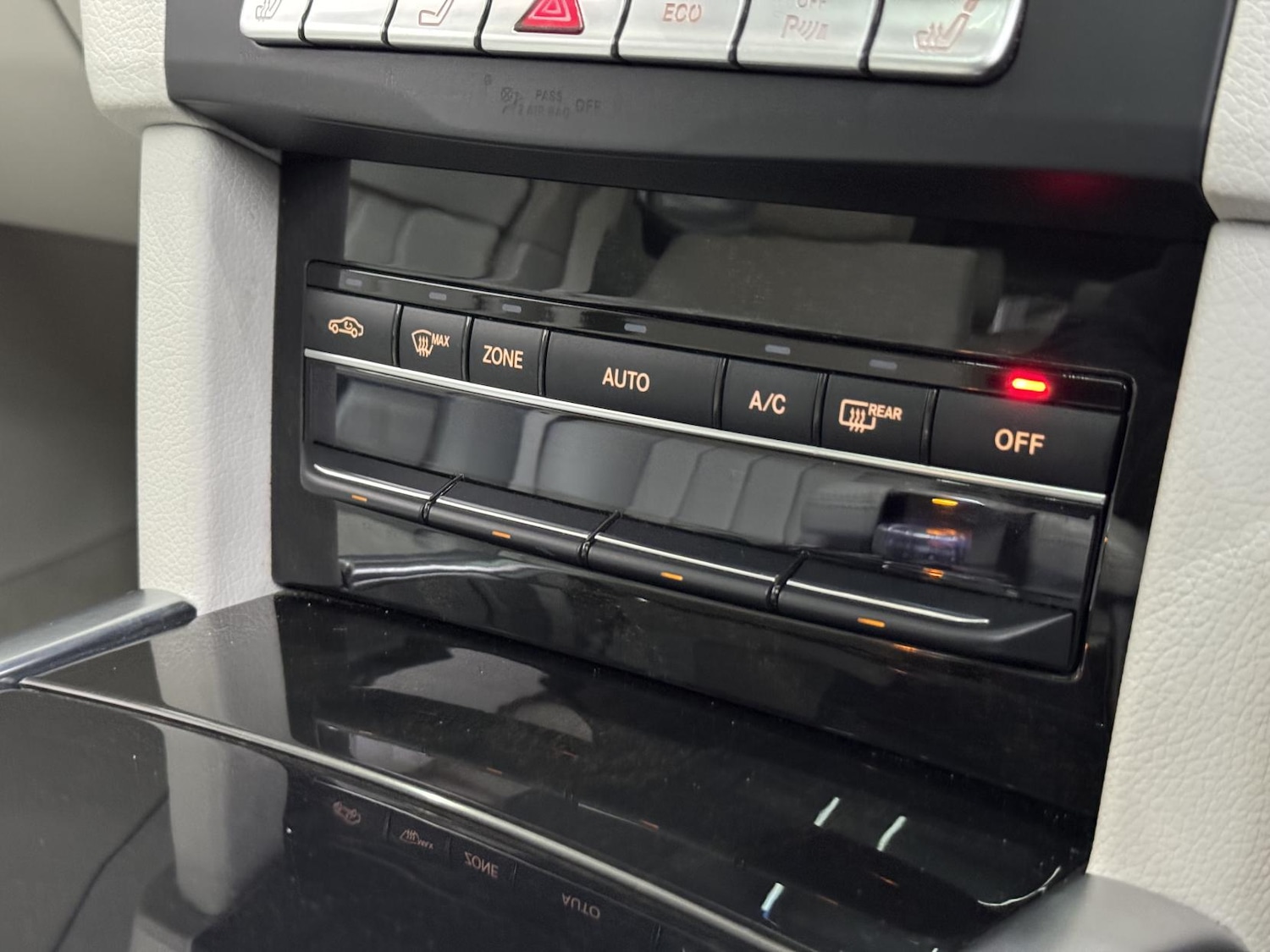 Used Mercedes-Benz E Class 2014 for sale - 77938612: Photo 44