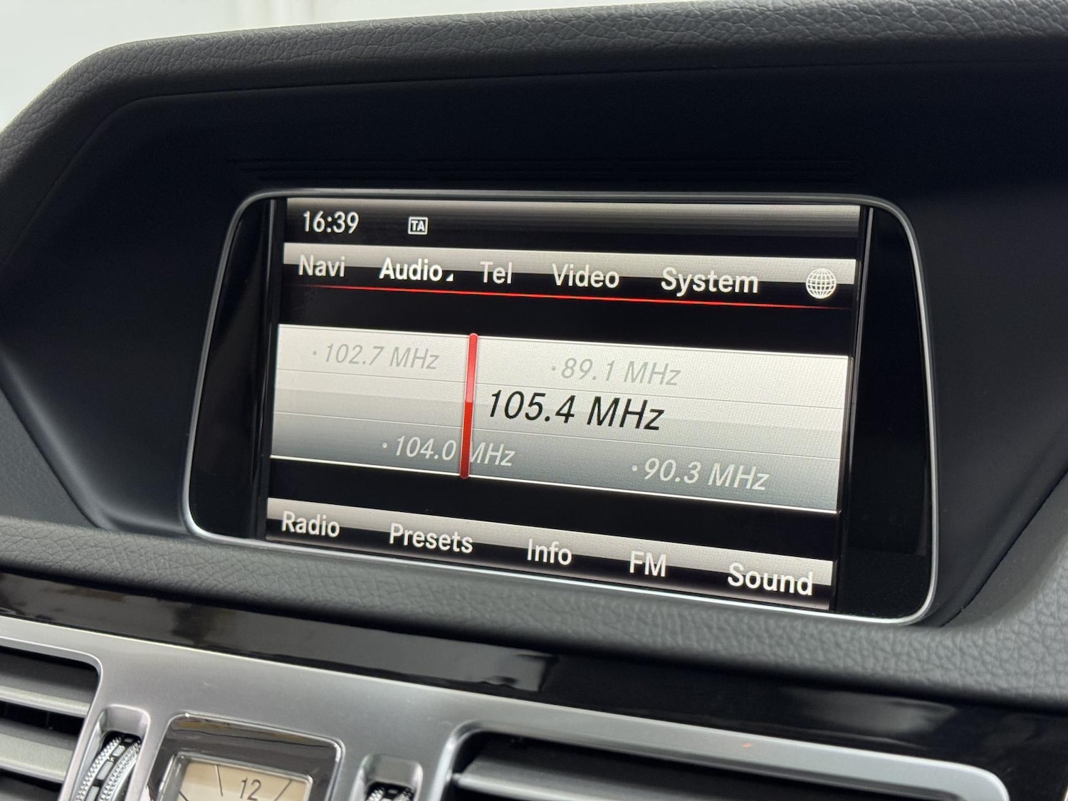 Used Mercedes-Benz E Class 2014 for sale - 77938612: Photo 49