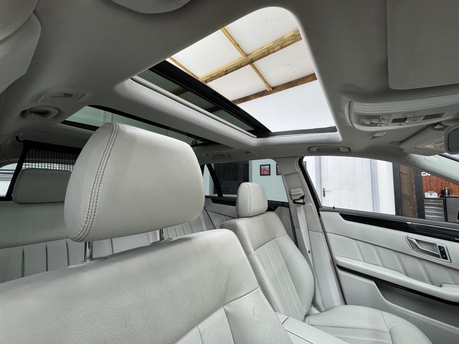 Used Mercedes-Benz E Class 2014 for sale - 77938612: Photo 55