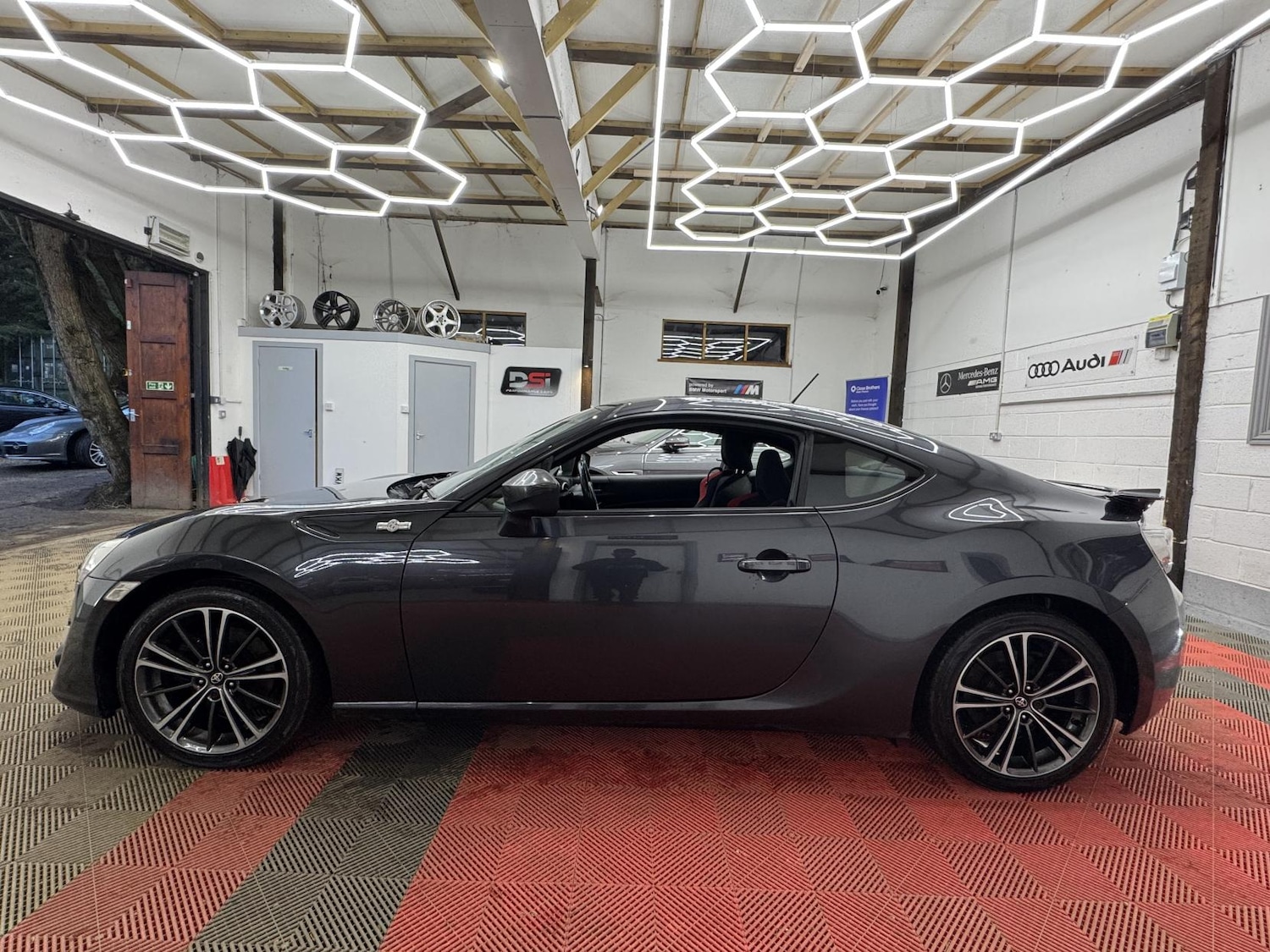 Used Toyota GT86 2014 for sale - 77884914: Photo 5
