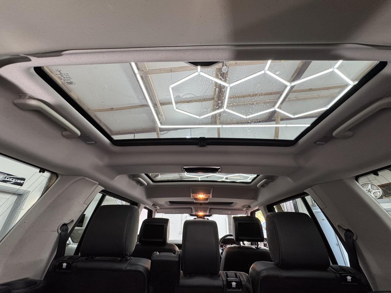 Used Land Rover Discovery 2016 for sale - 78032107: Photo 12