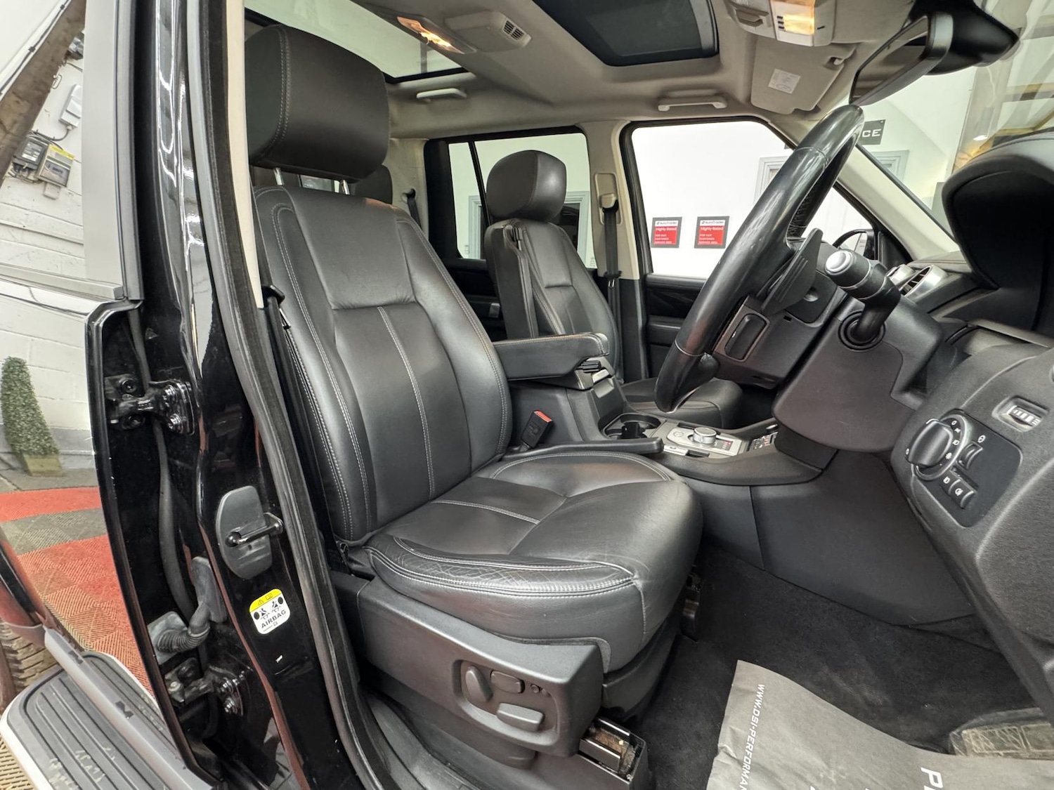 Used Land Rover Discovery 2016 for sale - 78032107: Photo 16