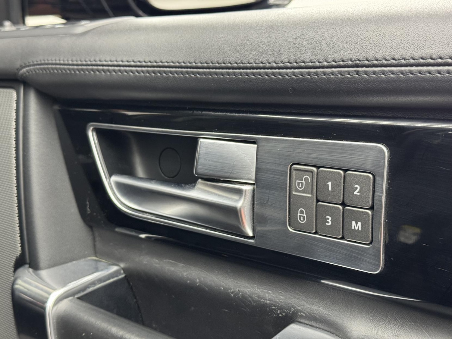 Used Land Rover Discovery 2016 for sale - 78032107: Photo 19