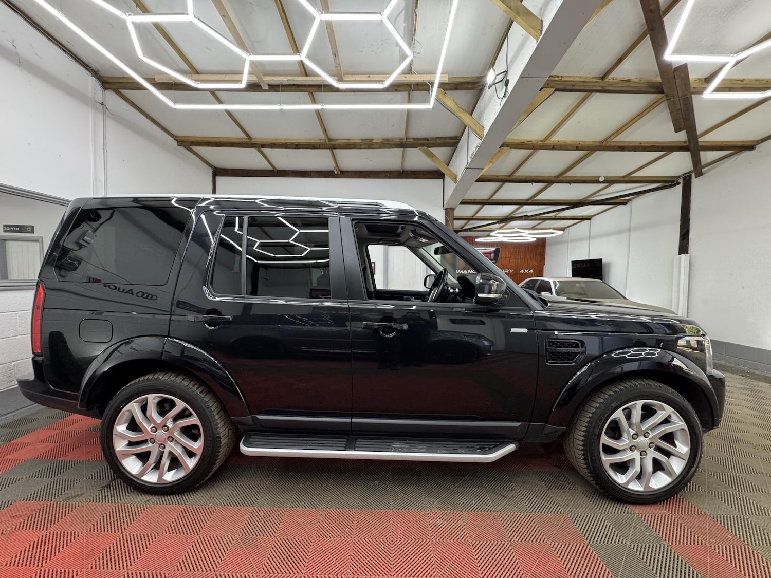 Used Land Rover Discovery 2016 for sale - 78032107: Photo 4