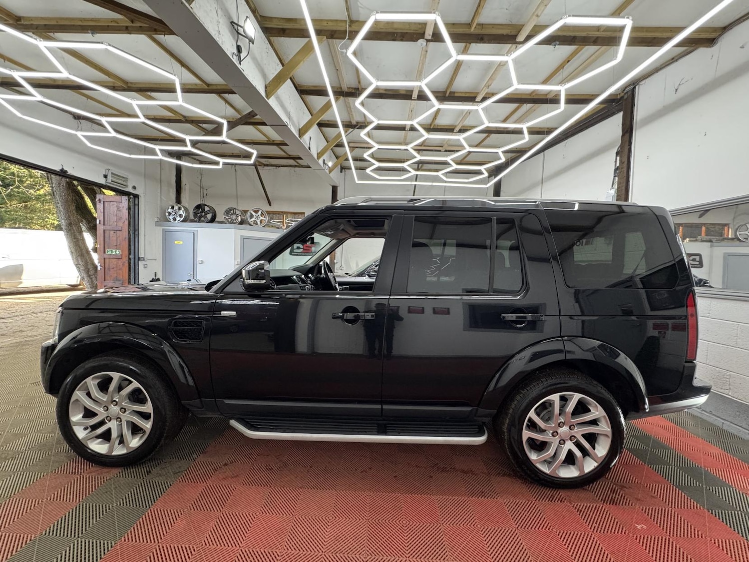 Used Land Rover Discovery 2016 for sale - 78032107: Photo 5