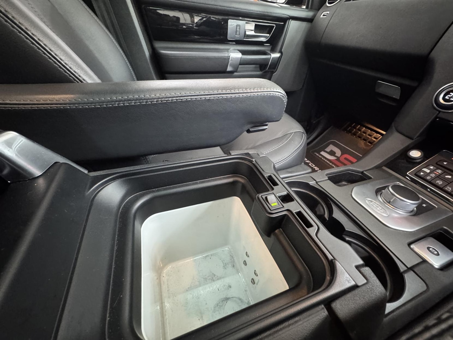 Used Land Rover Discovery 2016 for sale - 78032107: Photo 51