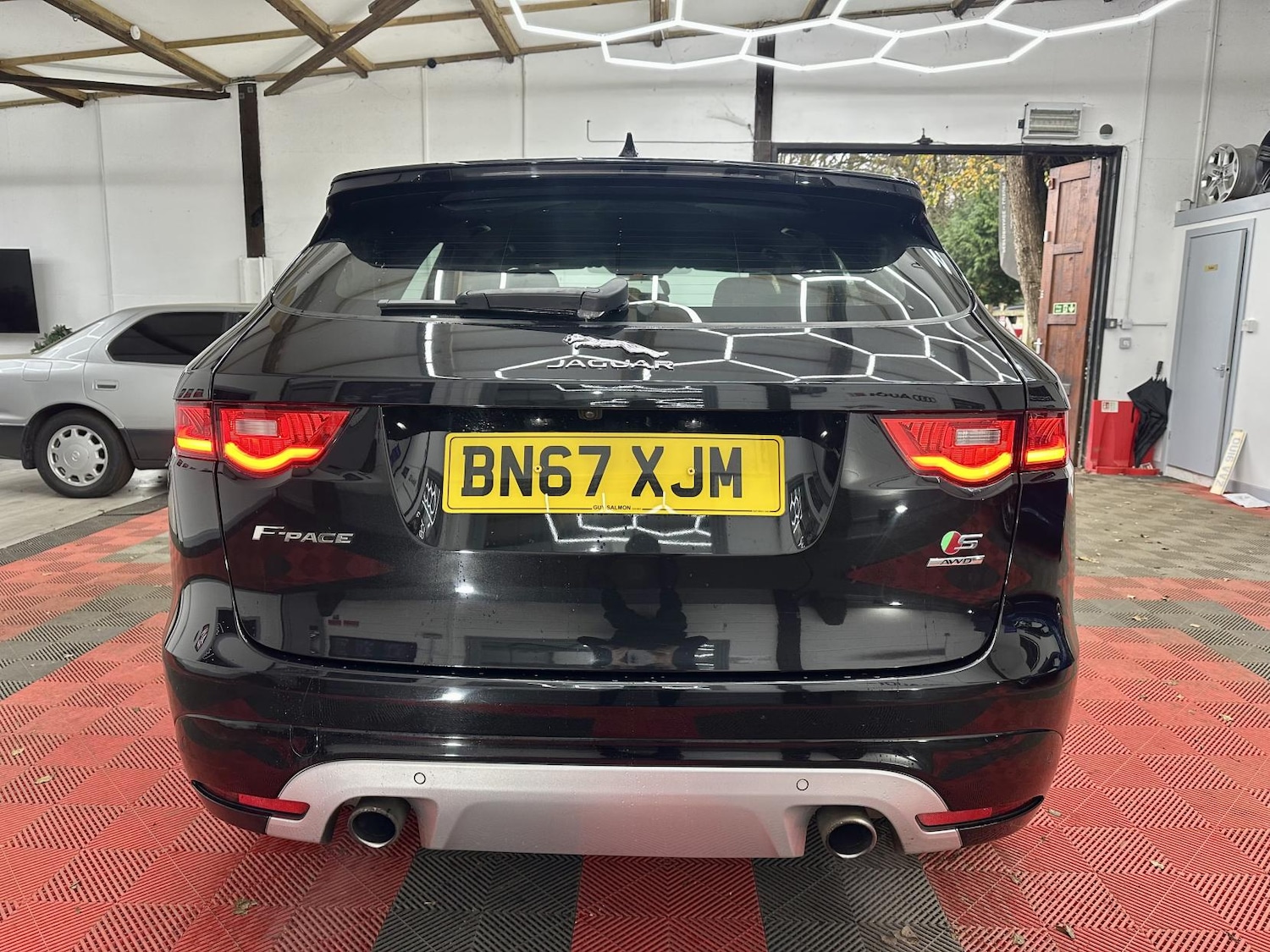 Used Jaguar F-Pace 2017 for sale - 76922288: Photo 10