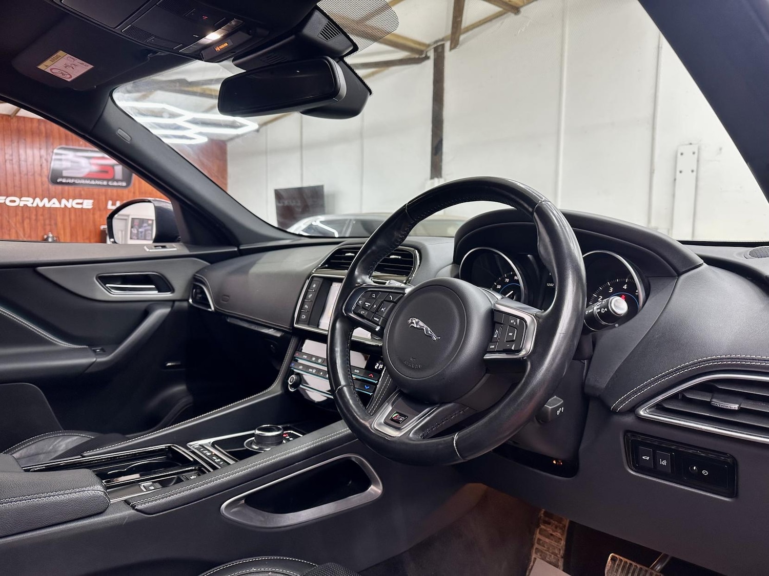 Used Jaguar F-Pace 2017 for sale - 76922288: Photo 15