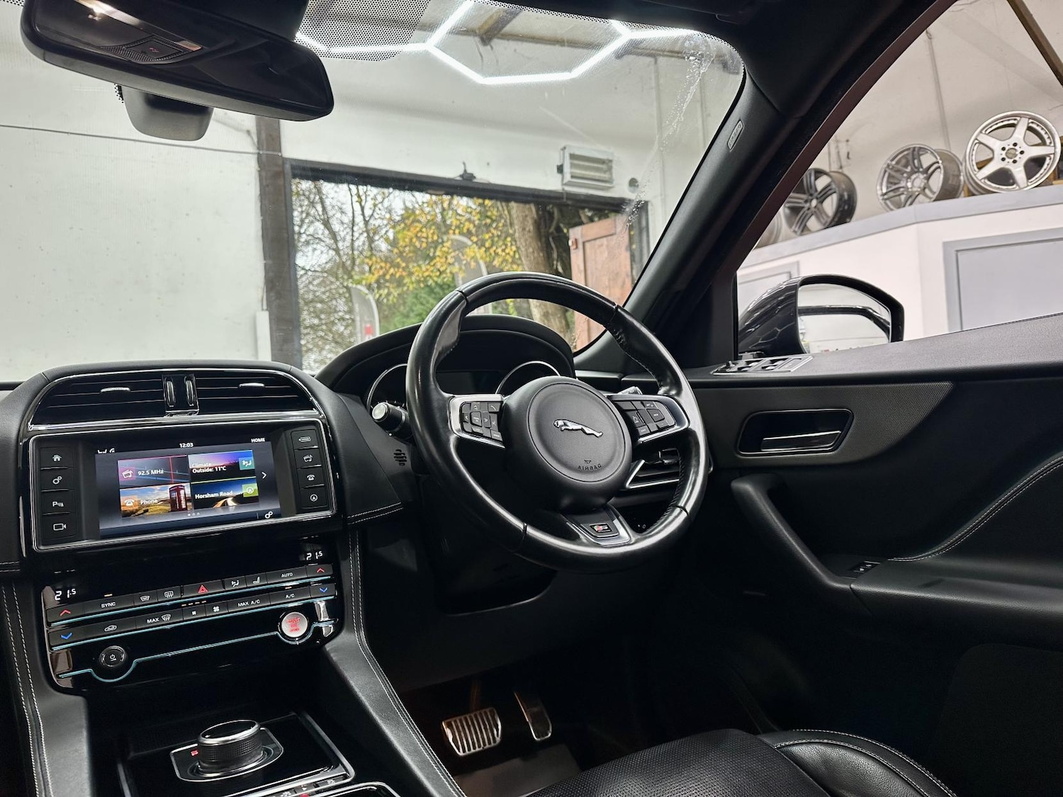 Used Jaguar F-Pace 2017 for sale - 76922288: Photo 31