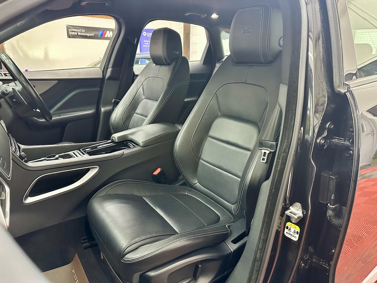 Used Jaguar F-Pace 2017 for sale - 76922288: Photo 32