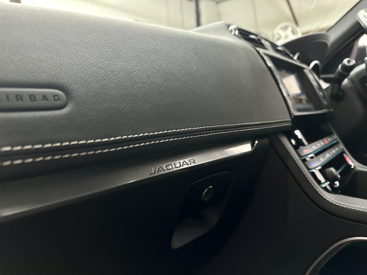 Used Jaguar F-Pace 2017 for sale - 76922288: Photo 33