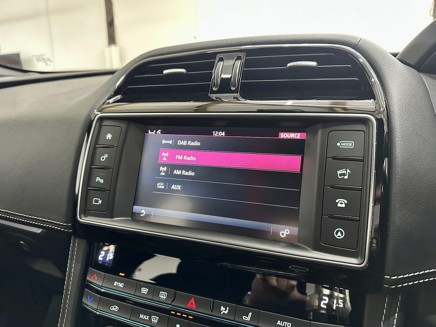 Used Jaguar F-Pace 2017 for sale - 76922288: Photo 36