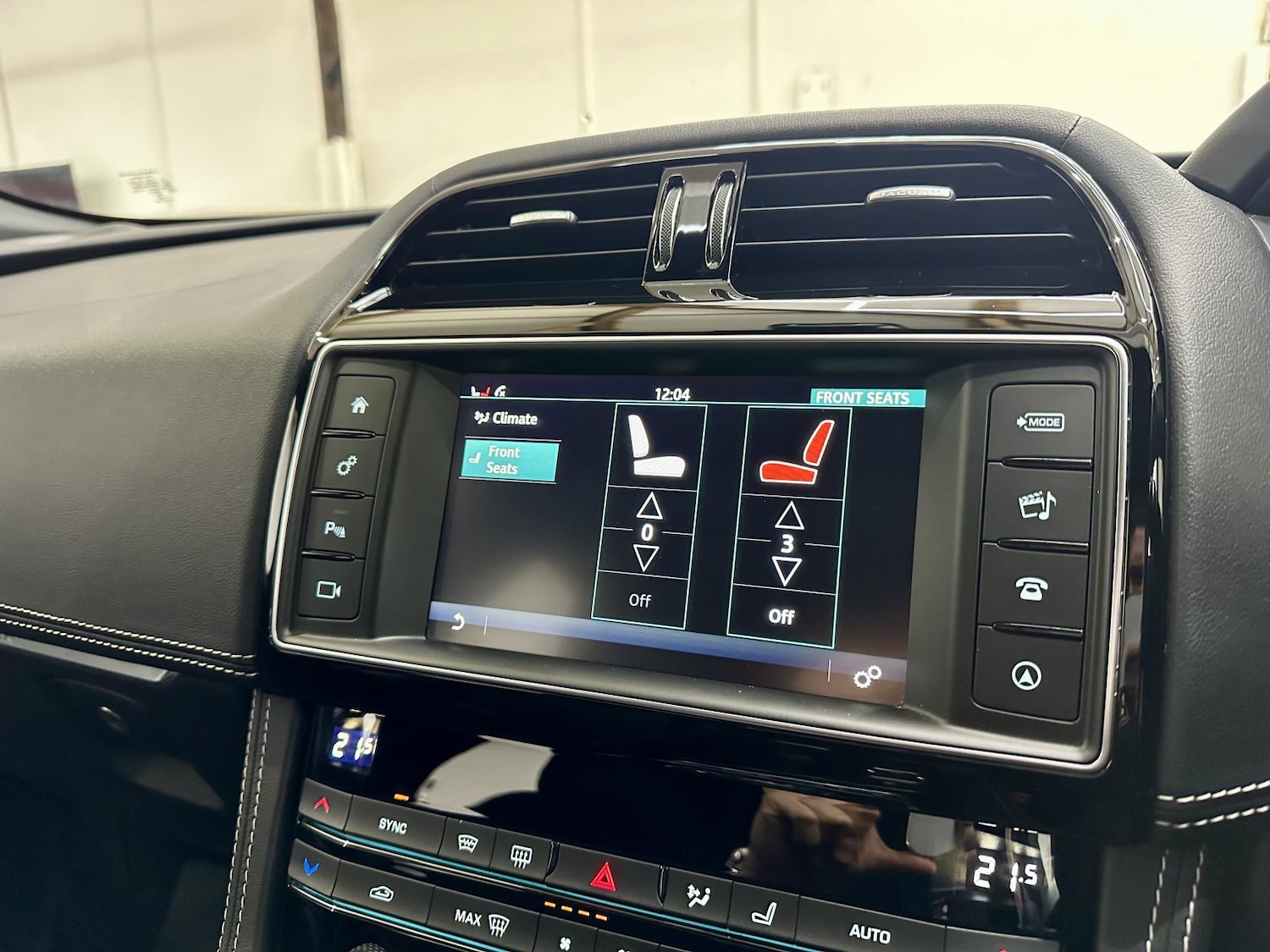 Used Jaguar F-Pace 2017 for sale - 76922288: Photo 40