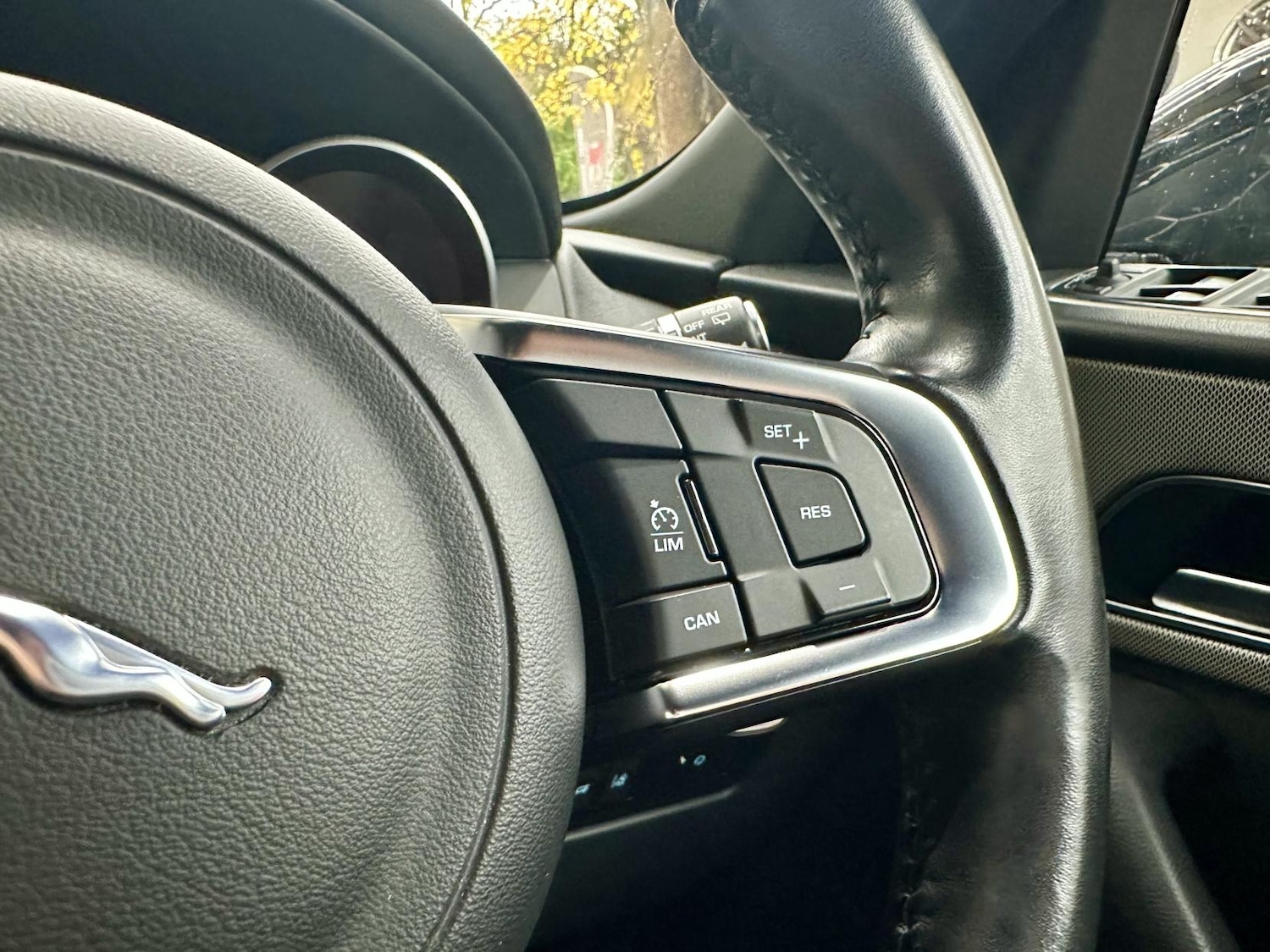 Used Jaguar F-Pace 2017 for sale - 76922288: Photo 44