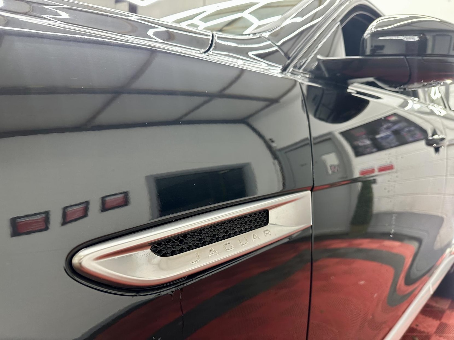 Used Jaguar F-Pace 2017 for sale - 76922288: Photo 5