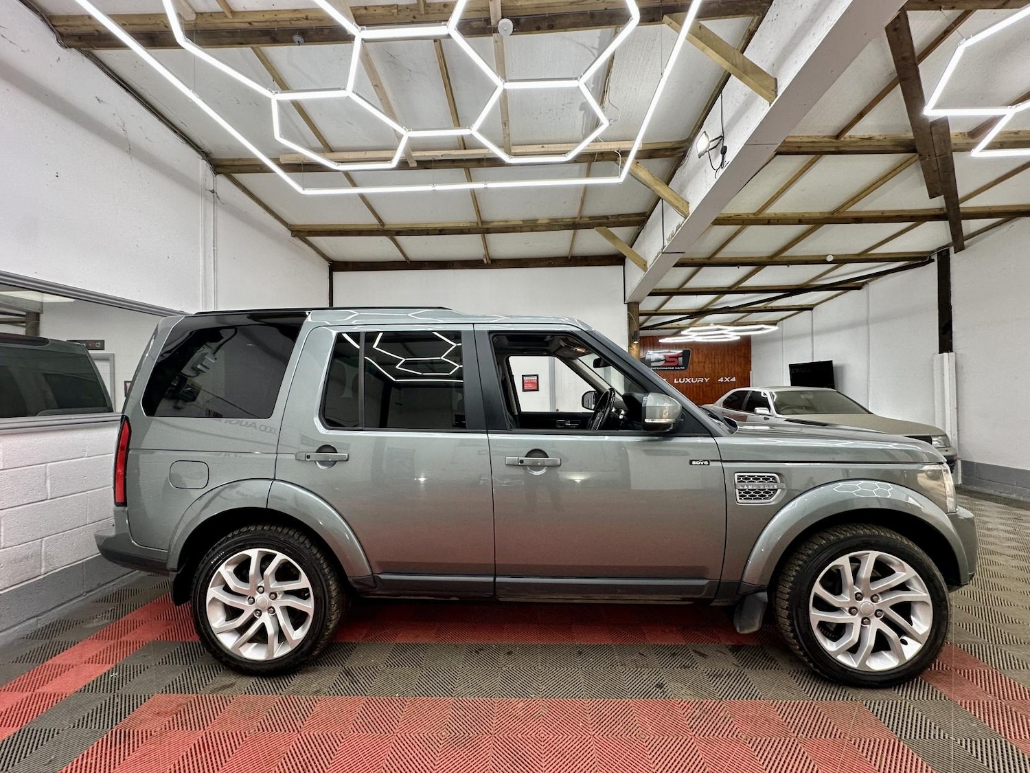Used Land Rover Discovery 2015 for sale - 77736225: Photo 4