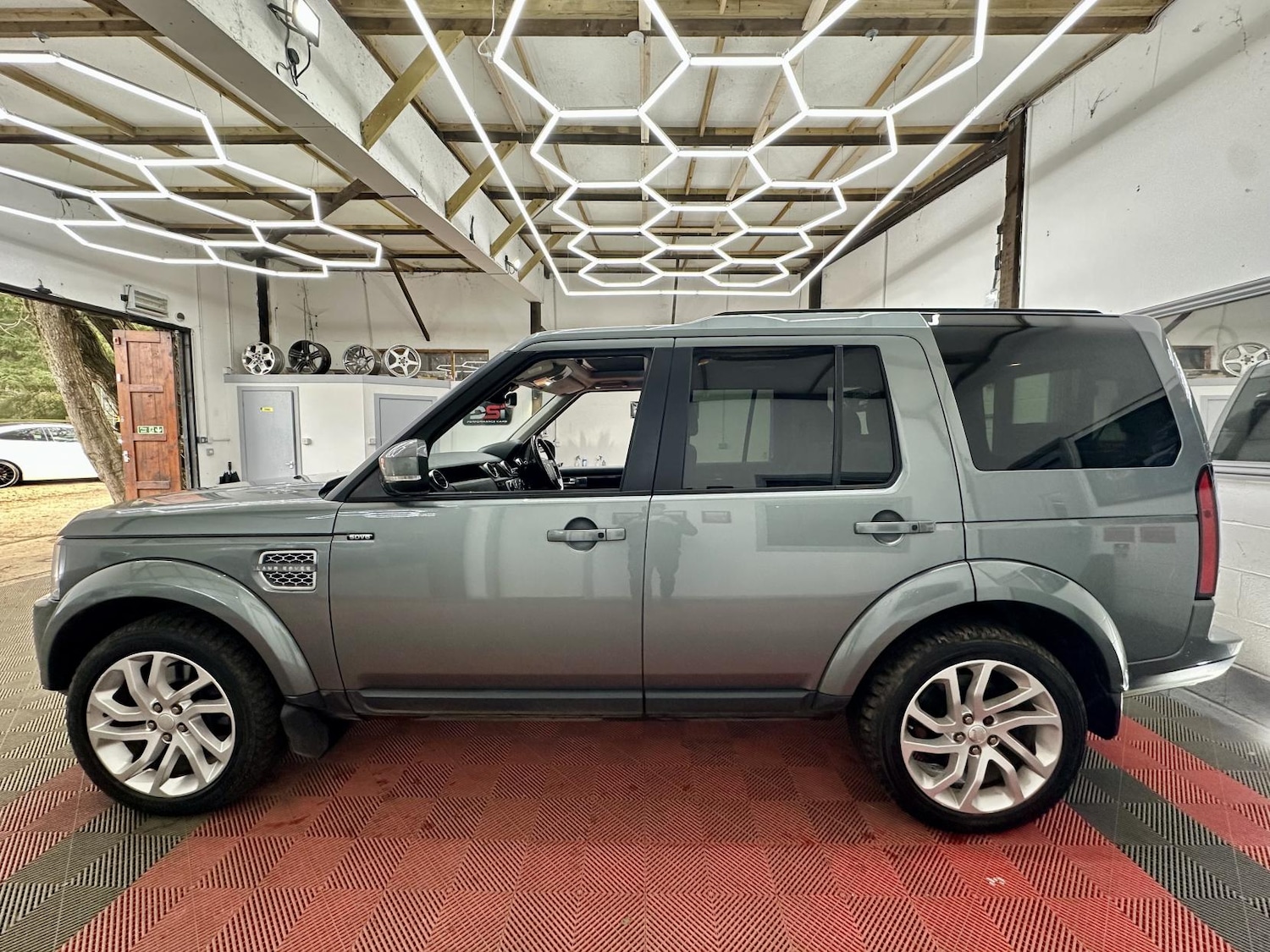 Used Land Rover Discovery 2015 for sale - 77736225: Photo 6