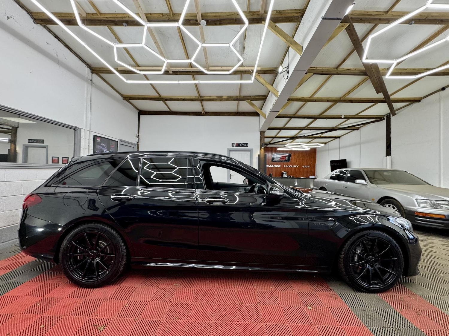 Used Mercedes-Benz C Class 2016 for sale - 77087789: Photo 4