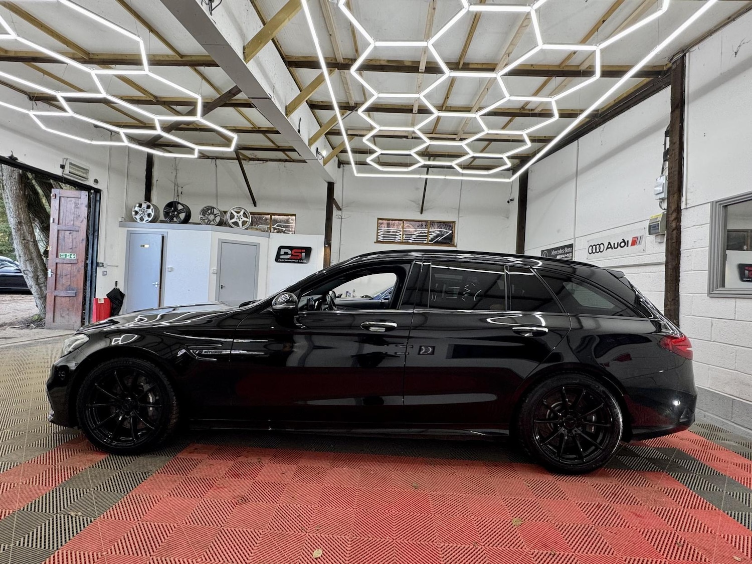 Used Mercedes-Benz C Class 2016 for sale - 77087789: Photo 5